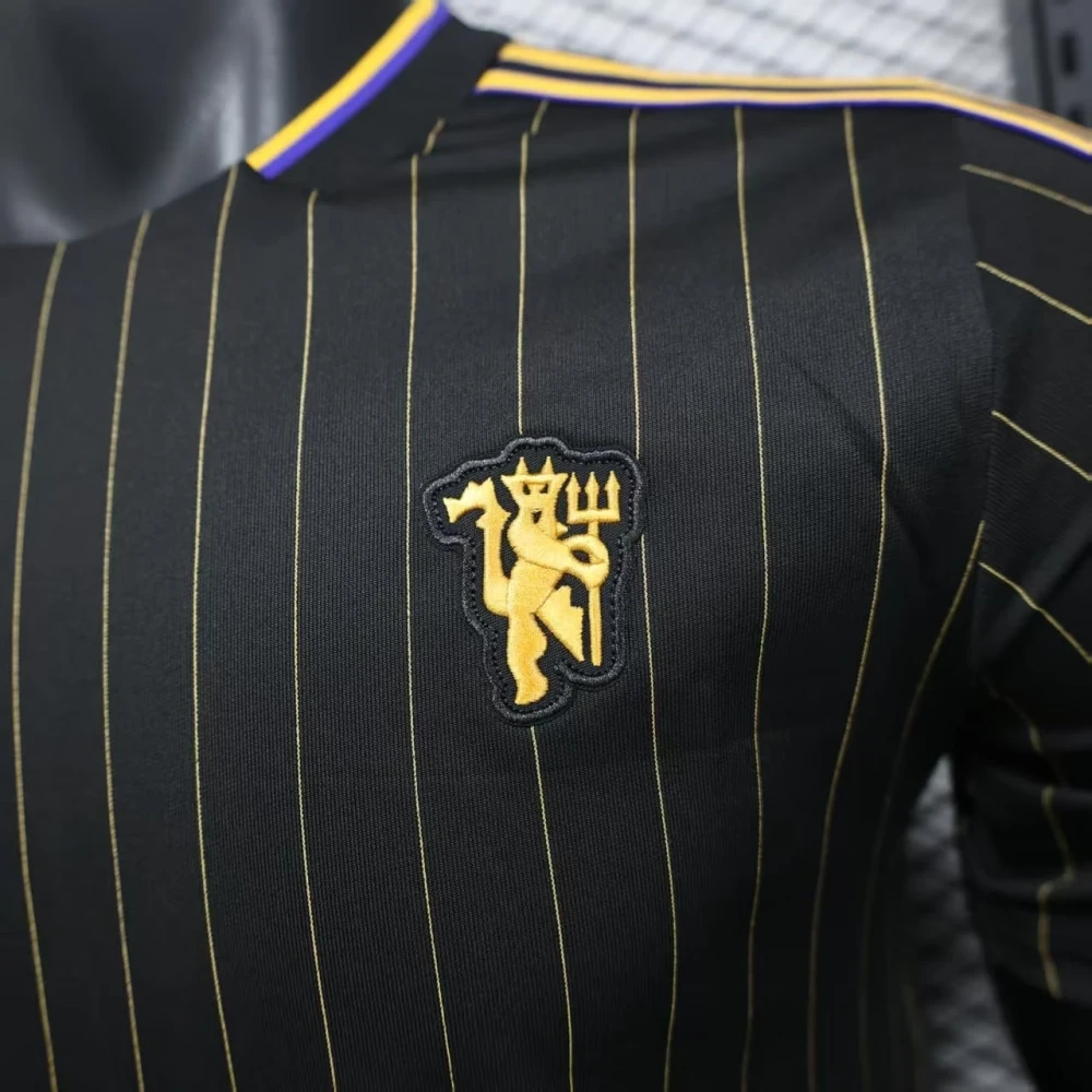 Футболка Man United Terrace Icons black/yellow #4