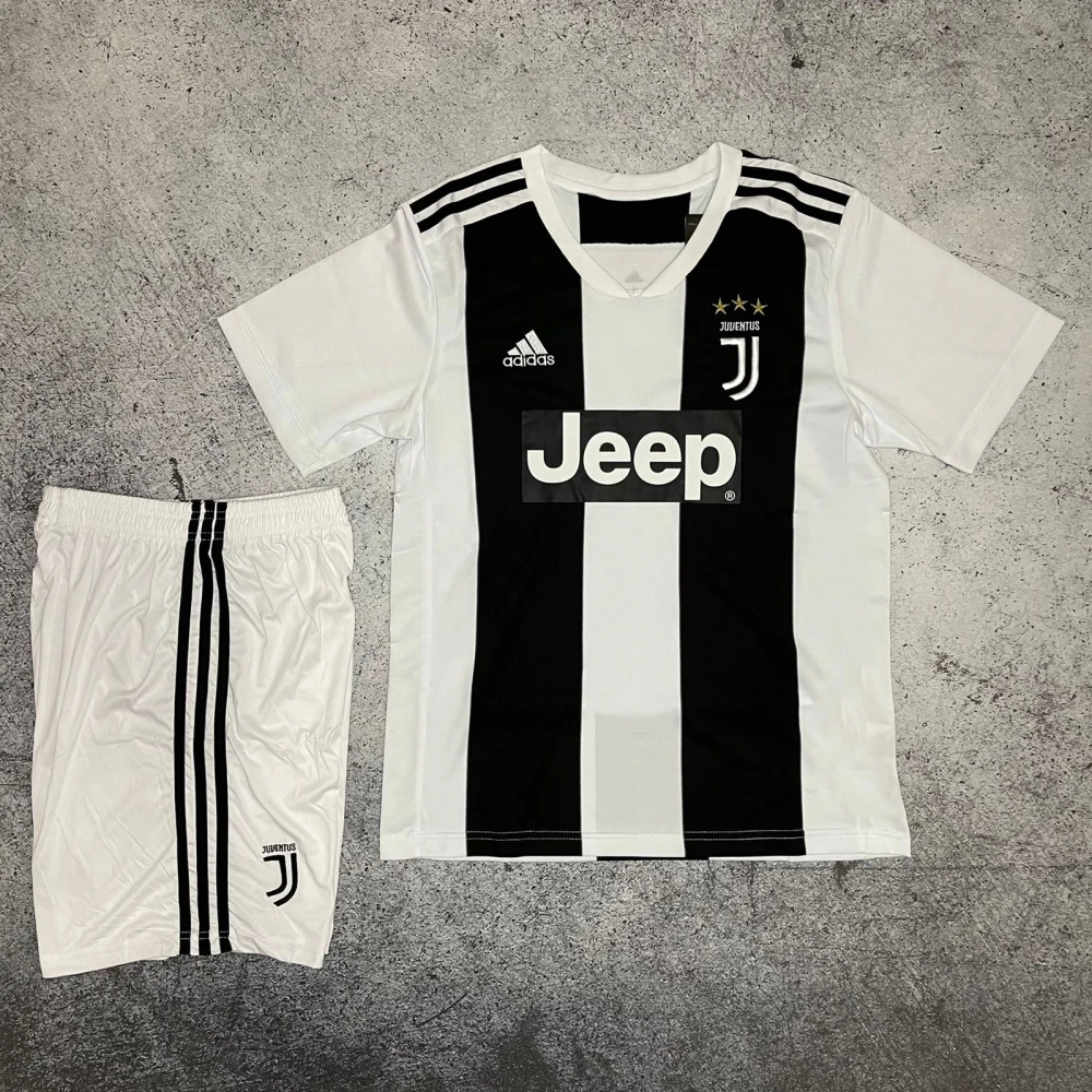 Футбольная форма Juventus Home 18/19 white/black #1