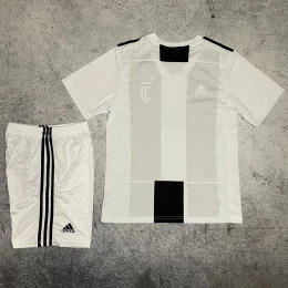 Футбольная форма Juventus Home 18/19 white/black #2