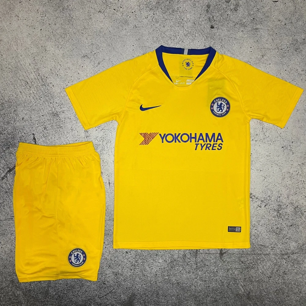 Футбольная форма Chelsea Away 18/19 yellow #1