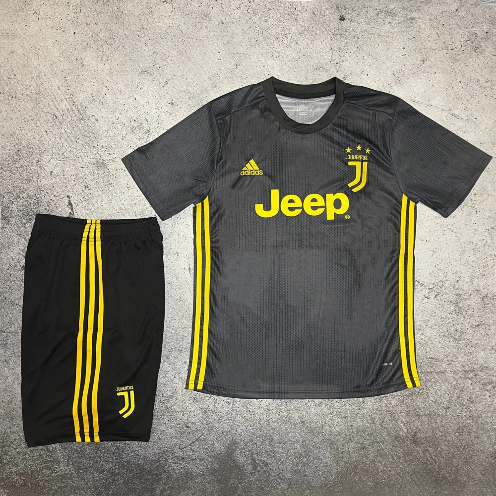 Футбольная форма Juventus Third 18/19 grey #1