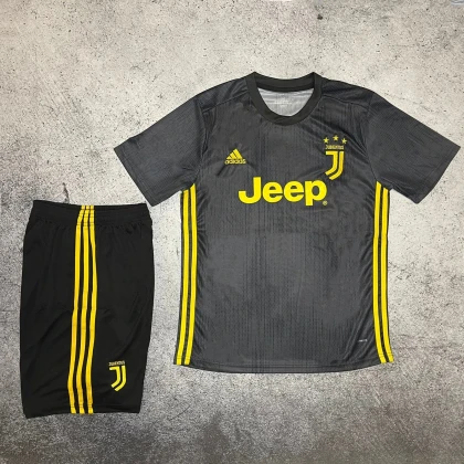 Футбольная форма Juventus Third 18/19 grey